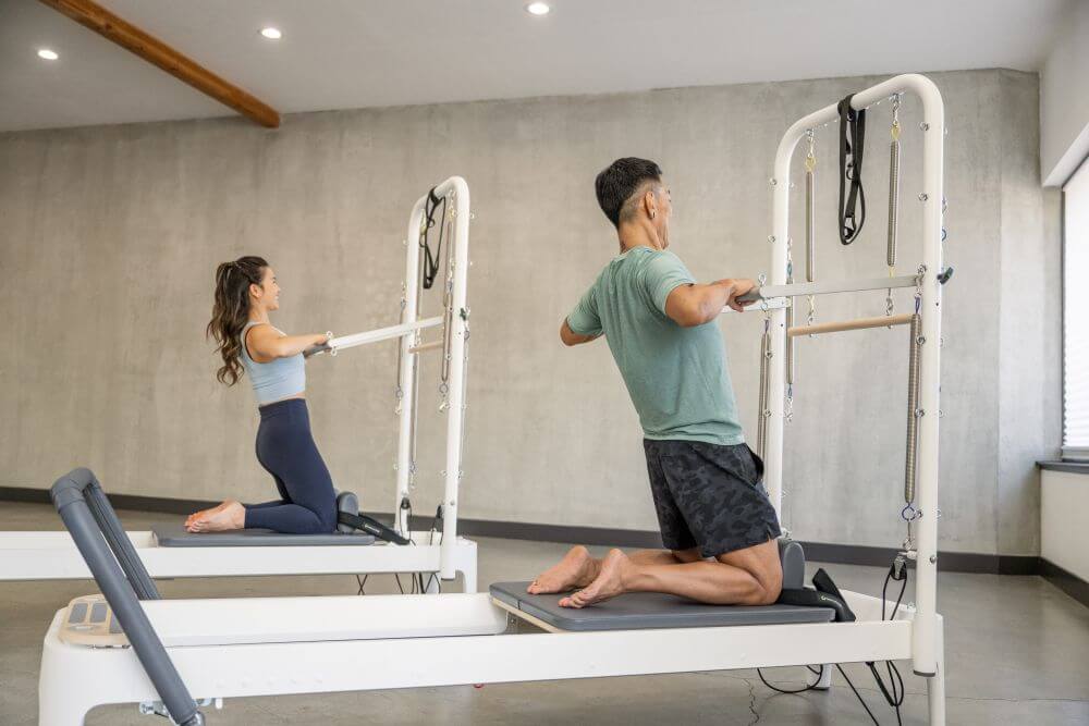 Pilates-harrastajad kasutamas Allegro 2 Tower of Power'i stuudios.