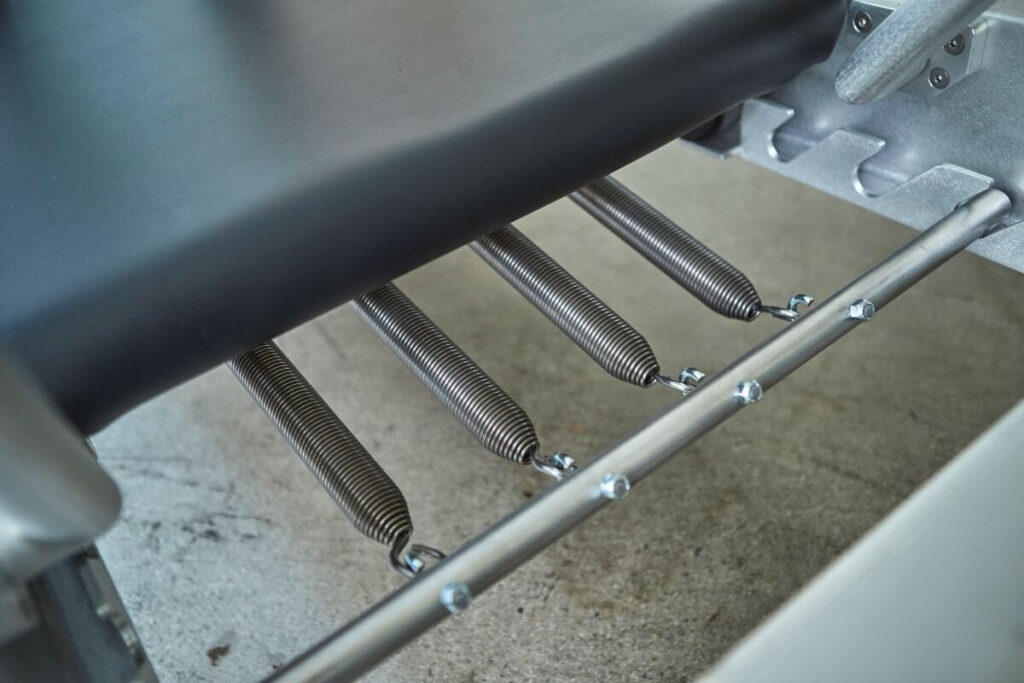 Пружинный короб Contrology Reformer Springs, демонстрирующий высококачественную упаковку.