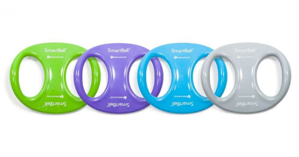 SmartBell: универсальный тренировочный инструмент для пилатеса. Тренировочные инструменты SmartBell зелёного, фиолетового, синего и серого цветов для пилатеса.