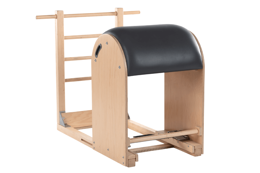 Clara Step Barrel Lite – профессиональное оборудование для пилатеса Clara Step Barrel Lite из прочной чёрной пены с округлой аркой.