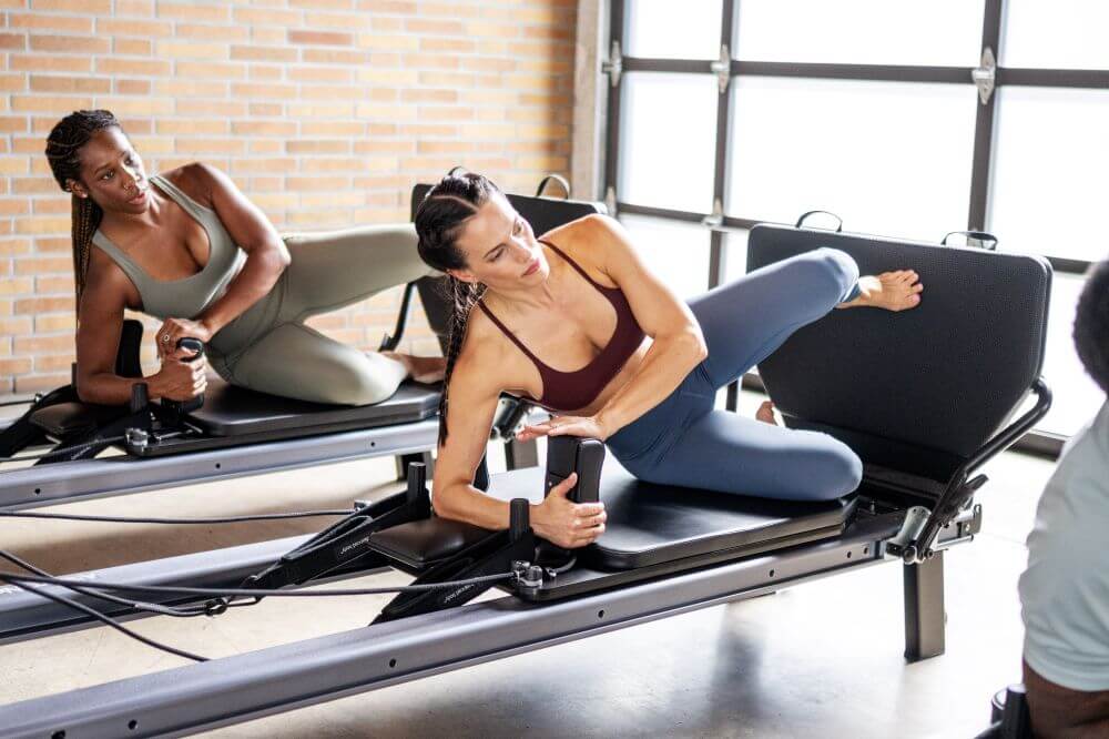 Занятия пилатесом с использованием Jumpboard на Allegro NextGen Reformer.