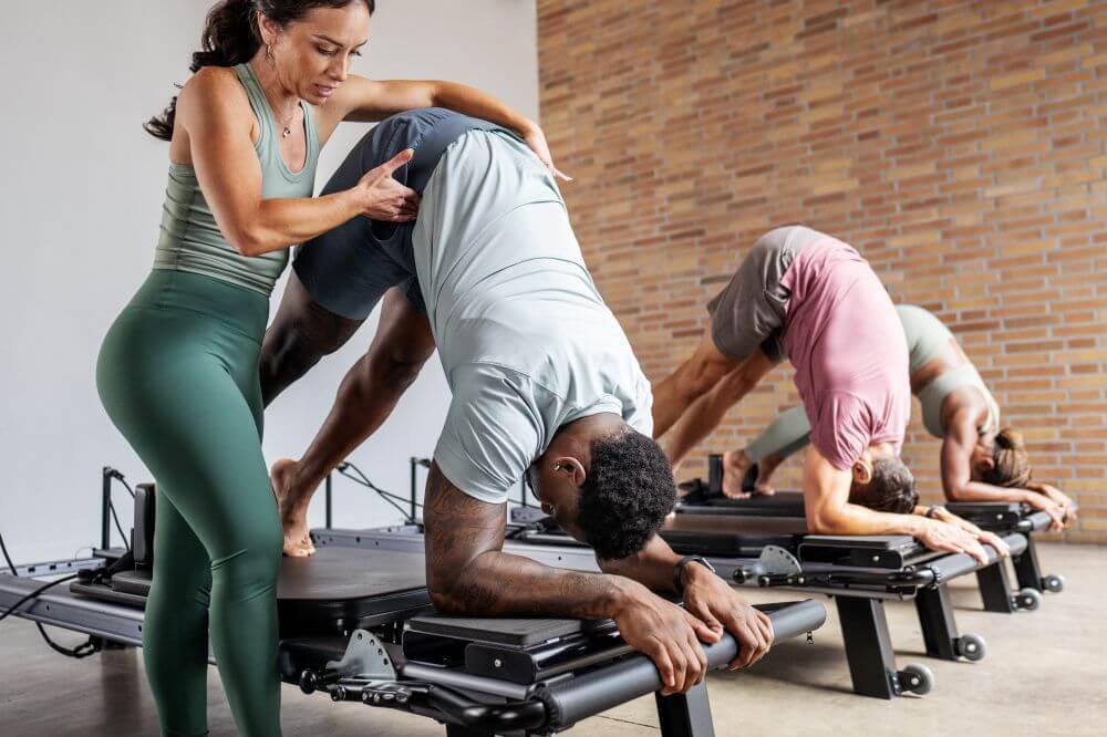 Инструкторы демонстрируют упражнения с использованием Allegro NextGen Platform Extender.