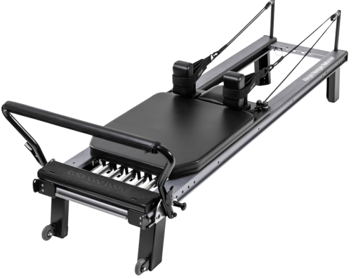 Реформер для пилатеса с усиленной рамой и транспортировочными колесами Реформер для пилатеса с усиленной рамой, нескользящими ножками и системой SoftTouch.
